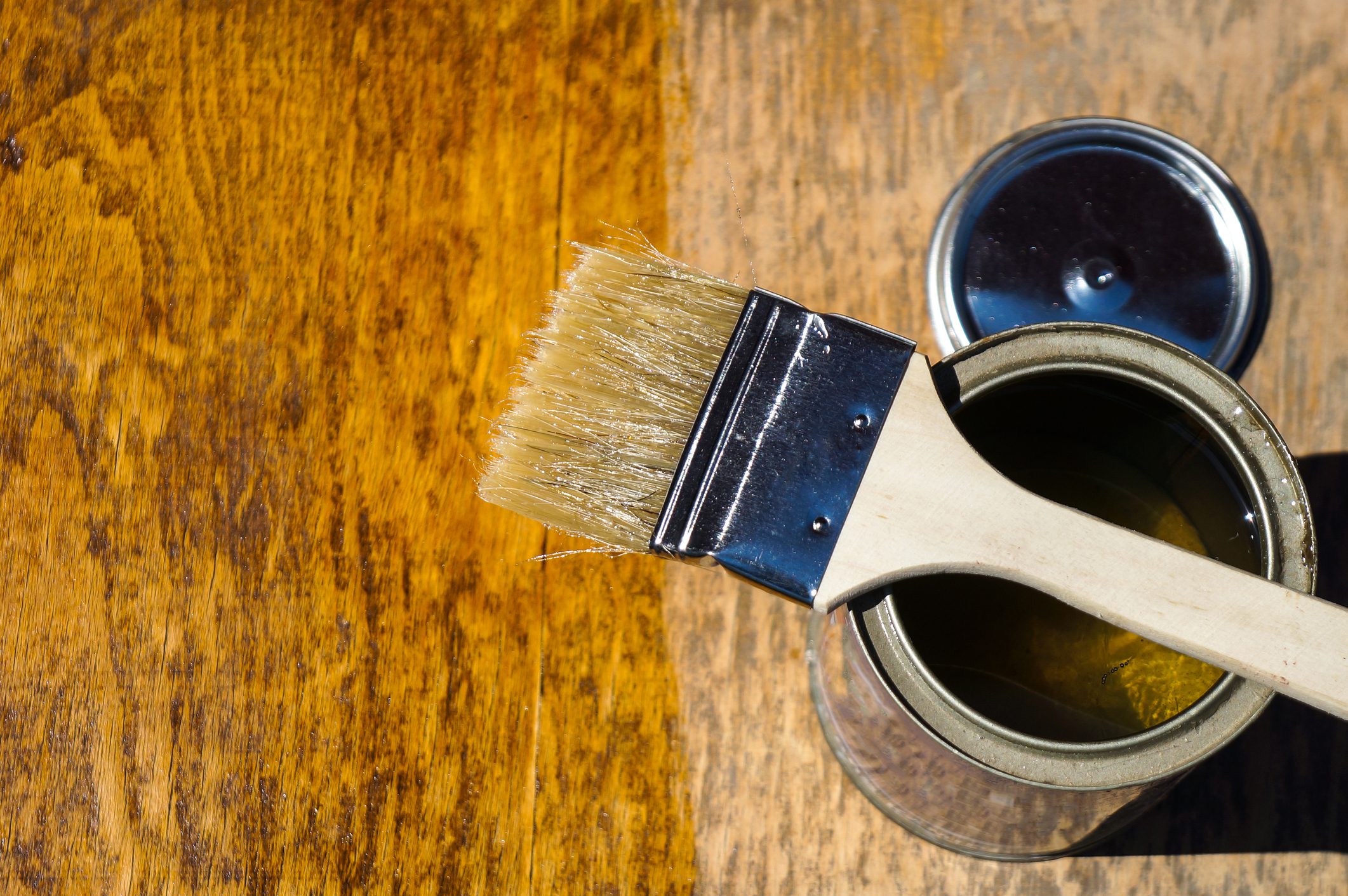 Brush and oil varnish paint